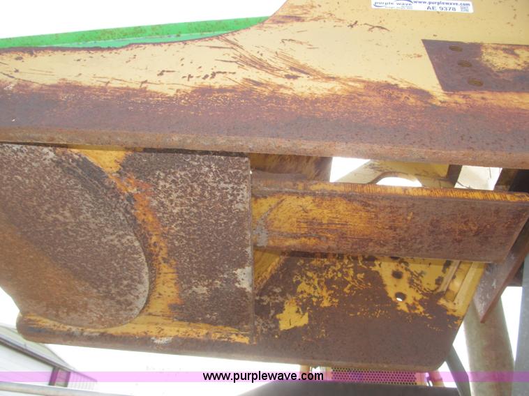 image for item AE9378 Noble scraper hitch fifth wheel mounted adapter