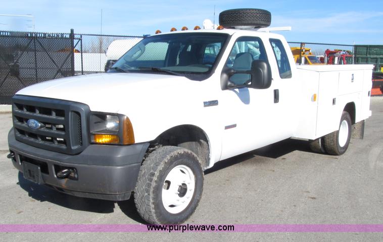 image for item E4636 2006 Ford F350 Super Duty XL SuperCab service truck