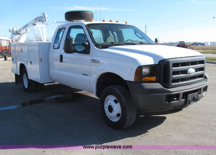 image for item E4636 2006 Ford F350 Super Duty XL SuperCab service truck