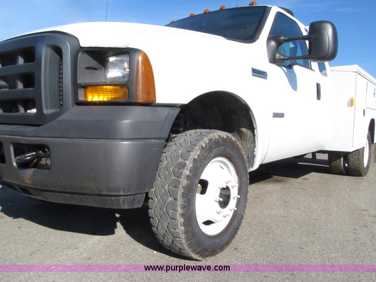 image for item E4636 2006 Ford F350 Super Duty XL SuperCab service truck