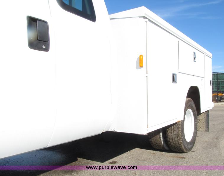image for item E4636 2006 Ford F350 Super Duty XL SuperCab service truck