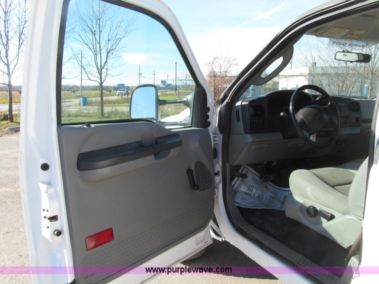 image for item E4636 2006 Ford F350 Super Duty XL SuperCab service truck