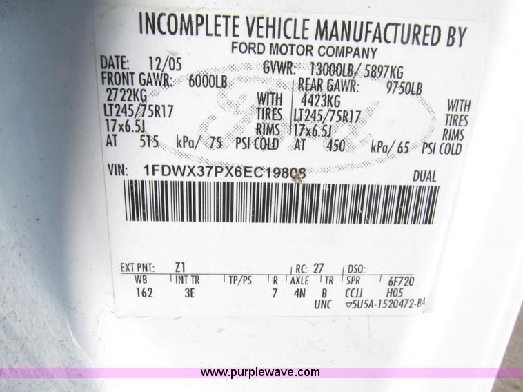 image for item E4636 2006 Ford F350 Super Duty XL SuperCab service truck