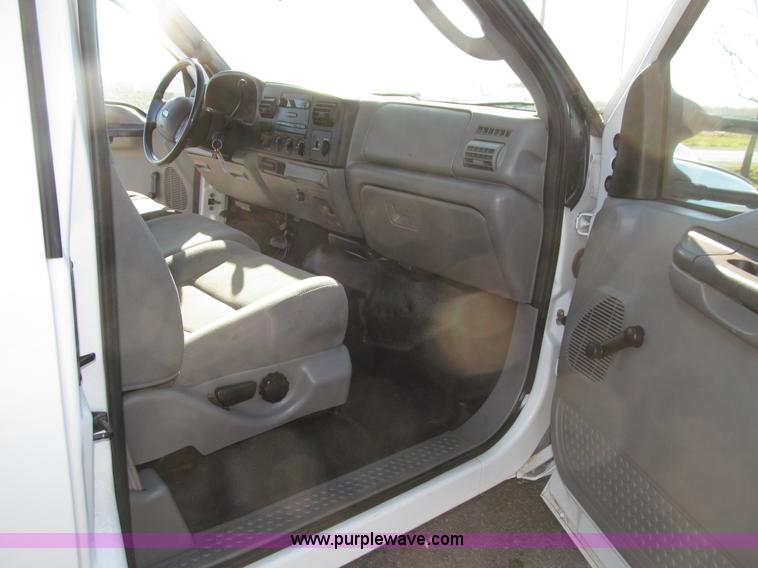 image for item E4636 2006 Ford F350 Super Duty XL SuperCab service truck