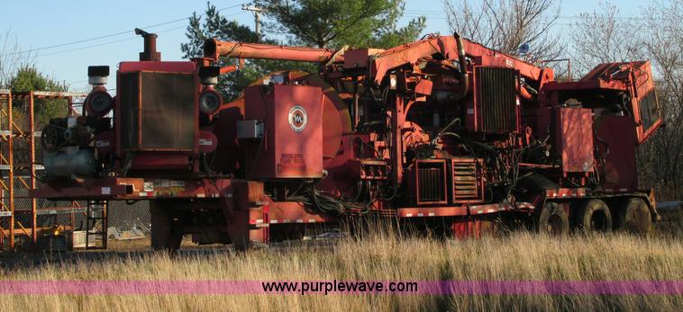 image for item E5178 2005 Morbark 2755 flail chiparvestor