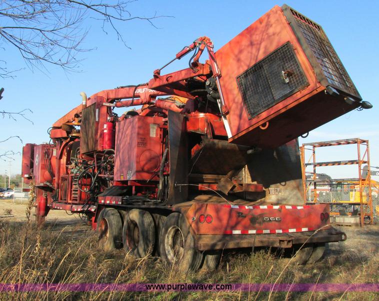 image for item E5178 2005 Morbark 2755 flail chiparvestor