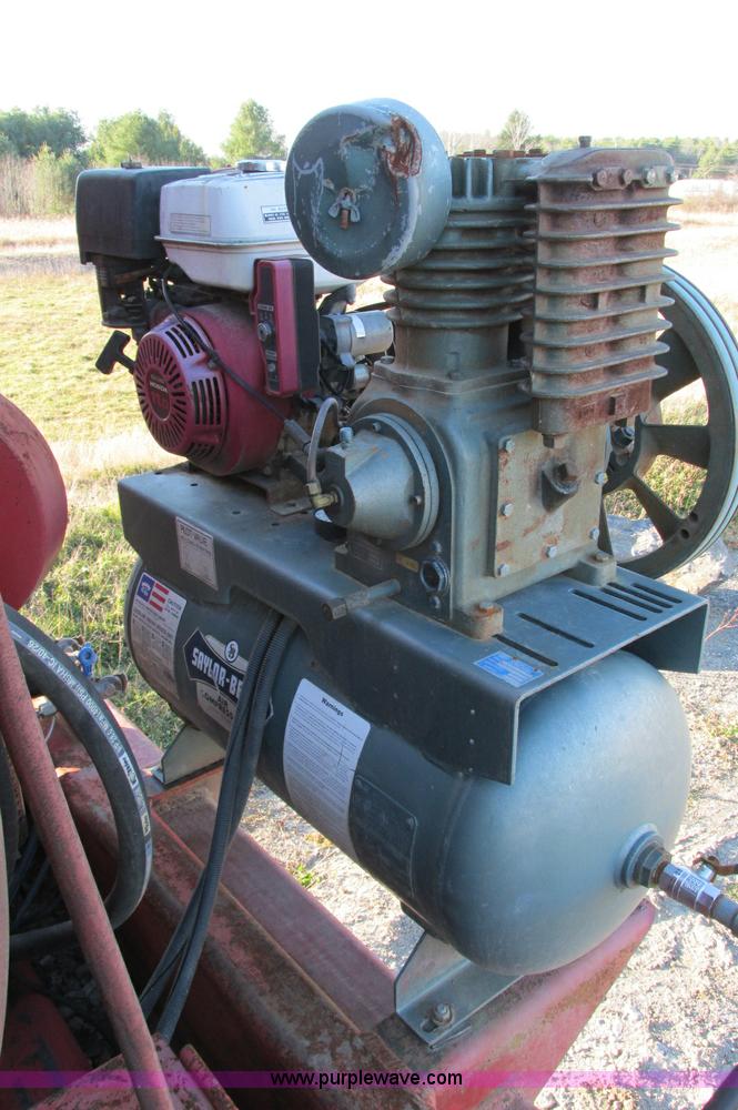 image for item E5178 2005 Morbark 2755 flail chiparvestor