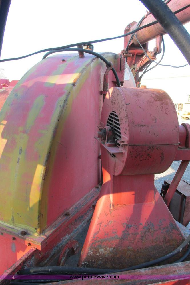 image for item E5178 2005 Morbark 2755 flail chiparvestor