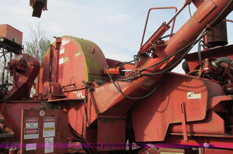 image for item E5178 2005 Morbark 2755 flail chiparvestor