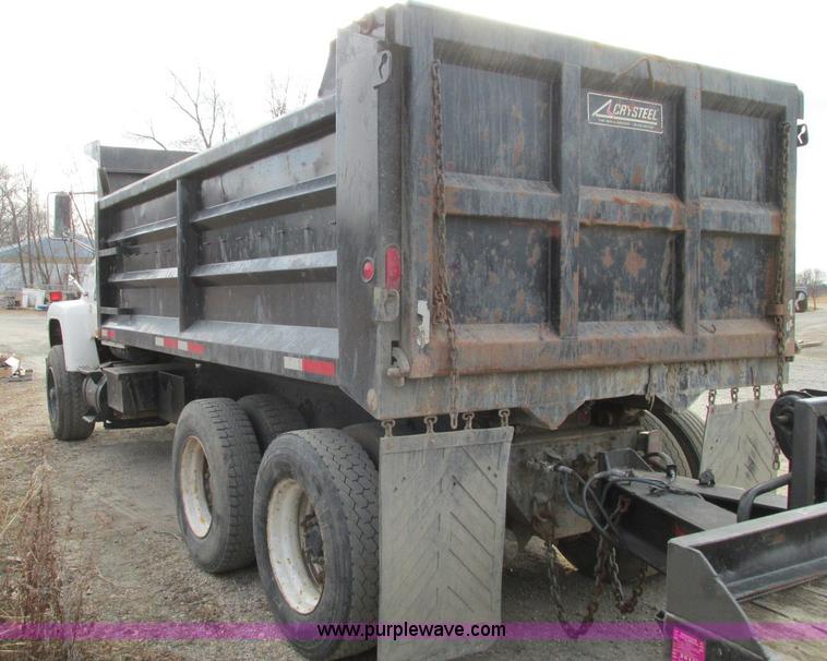 image for item E5221 1984 Ford LT8000 dump truck