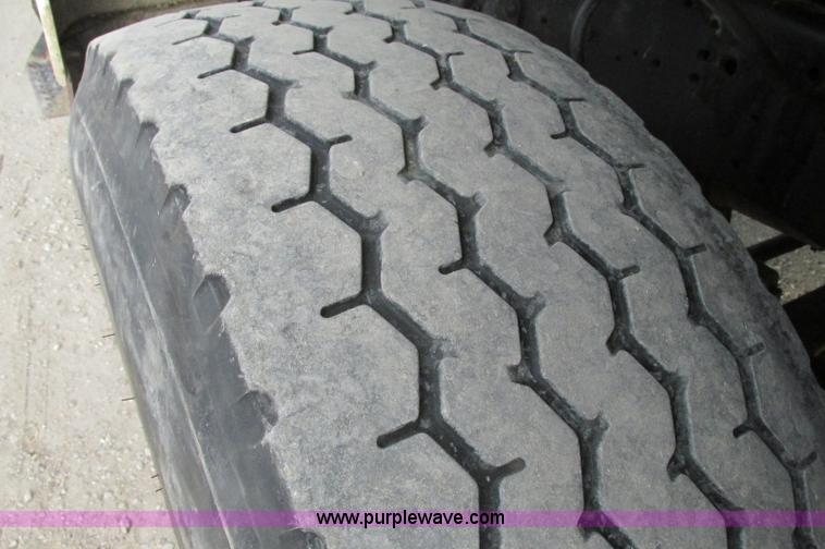 image for item E5221 1984 Ford LT8000 dump truck