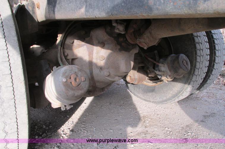 image for item E5221 1984 Ford LT8000 dump truck