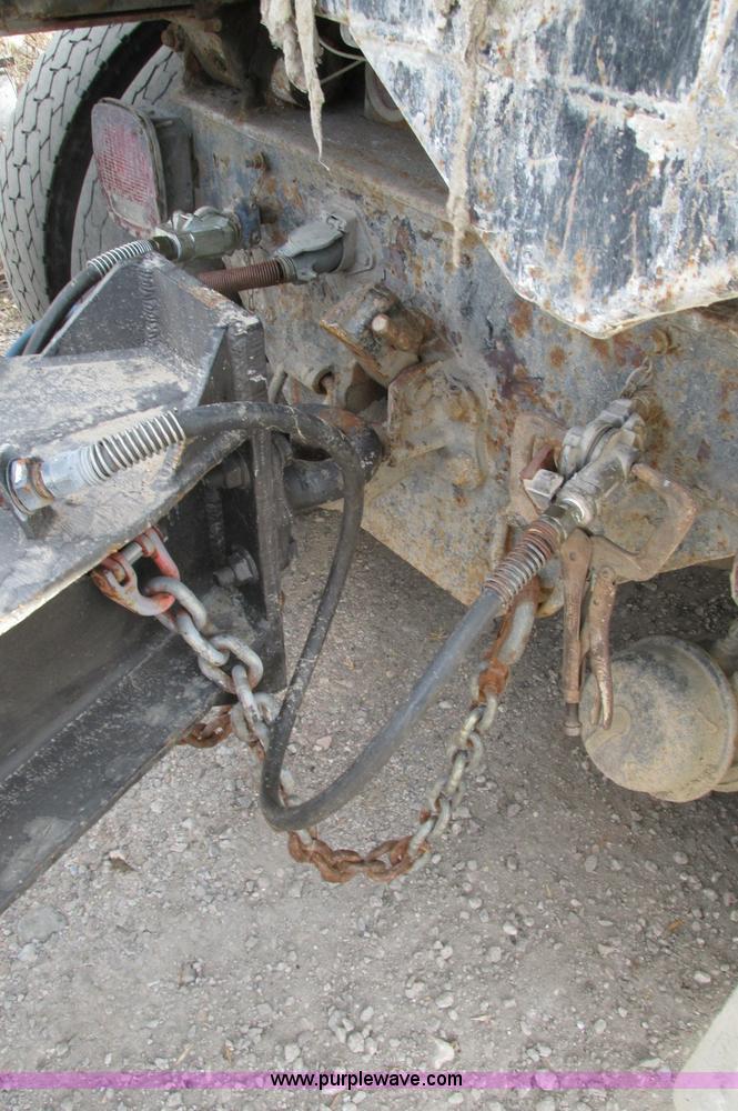 image for item E5221 1984 Ford LT8000 dump truck