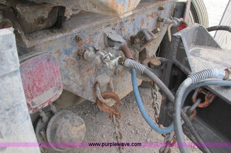 image for item E5221 1984 Ford LT8000 dump truck