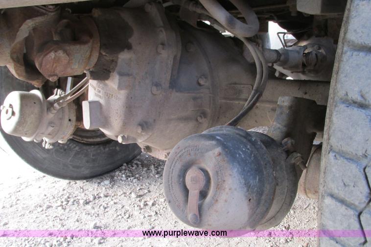 image for item E5221 1984 Ford LT8000 dump truck