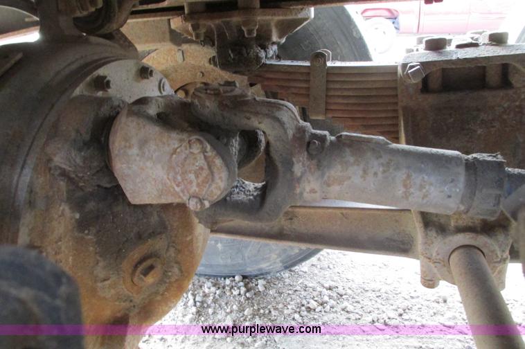 image for item E5221 1984 Ford LT8000 dump truck