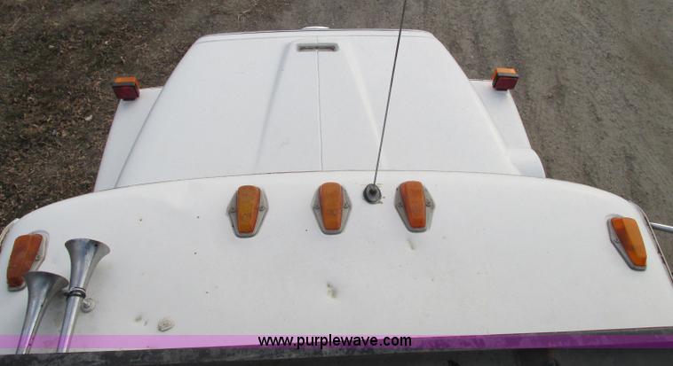 image for item E5221 1984 Ford LT8000 dump truck