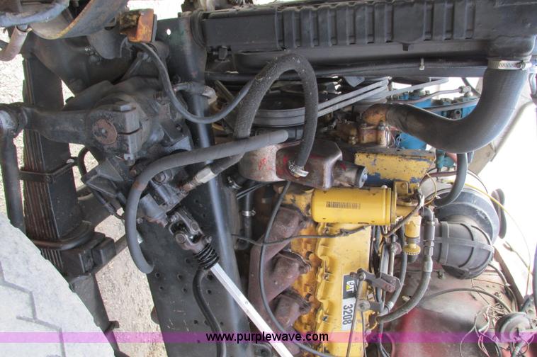 image for item E5221 1984 Ford LT8000 dump truck