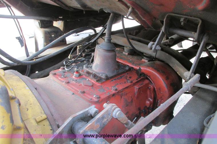 image for item E5221 1984 Ford LT8000 dump truck