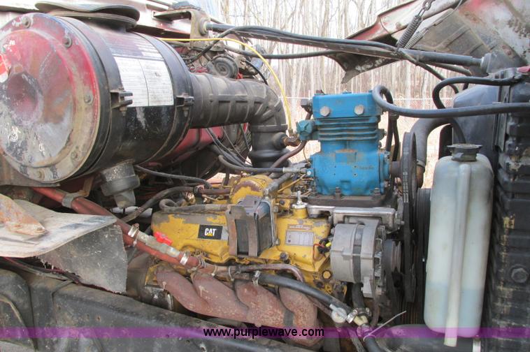 image for item E5221 1984 Ford LT8000 dump truck