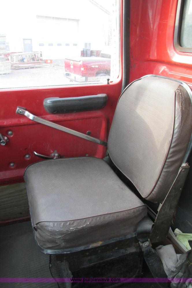 image for item E5221 1984 Ford LT8000 dump truck