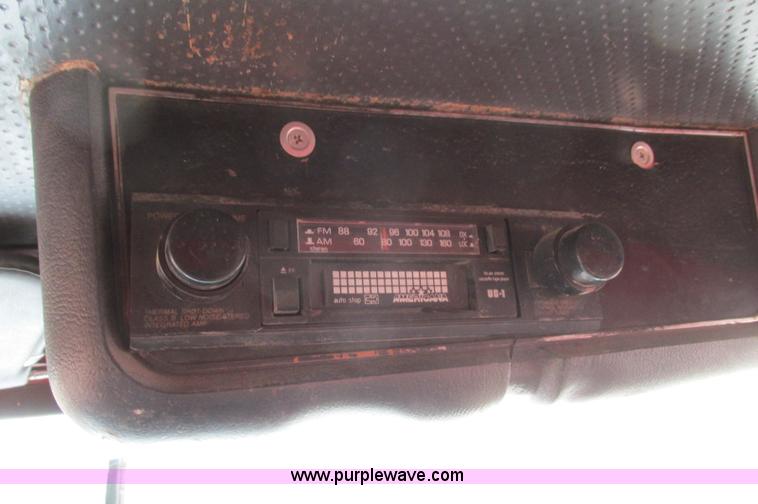 image for item E5221 1984 Ford LT8000 dump truck