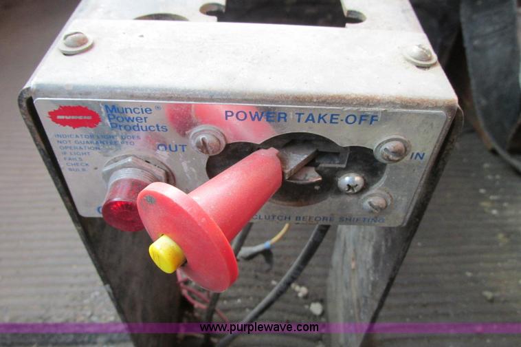 image for item E5221 1984 Ford LT8000 dump truck