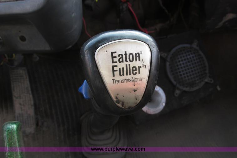 image for item E5221 1984 Ford LT8000 dump truck