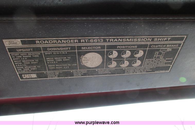 image for item E5221 1984 Ford LT8000 dump truck