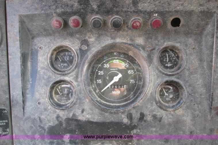 image for item E5221 1984 Ford LT8000 dump truck