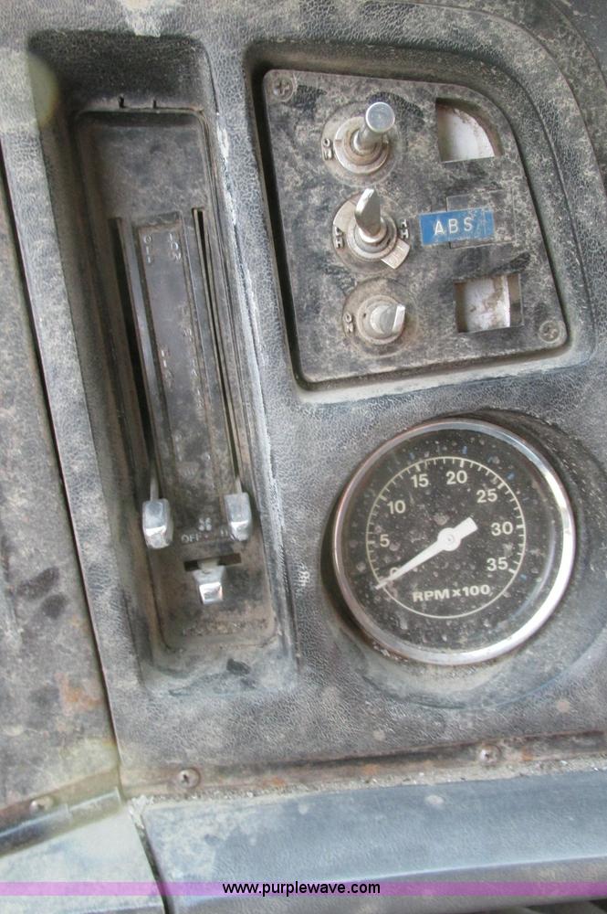 image for item E5221 1984 Ford LT8000 dump truck