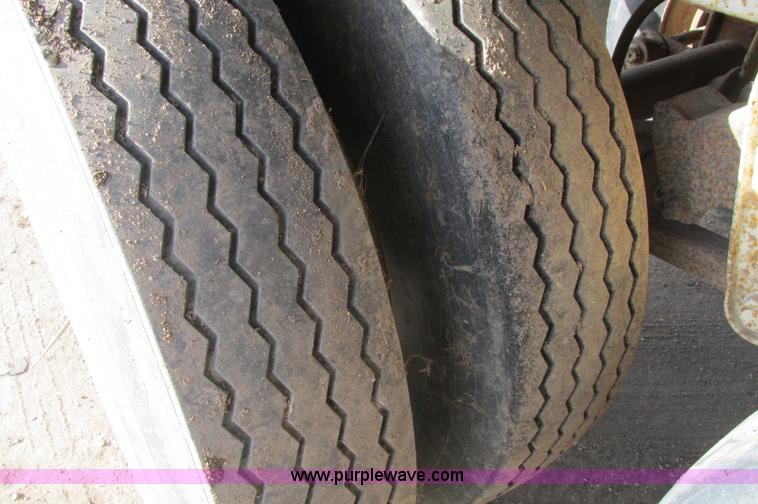 image for item E5229 1981 Timpte Super Hopper bottom dump trailer