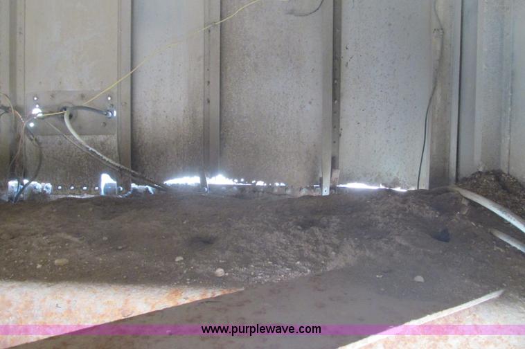 image for item E5229 1981 Timpte Super Hopper bottom dump trailer