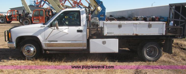 image for item F7189 1997 GMC Sierra 3500 SL flatbed truck