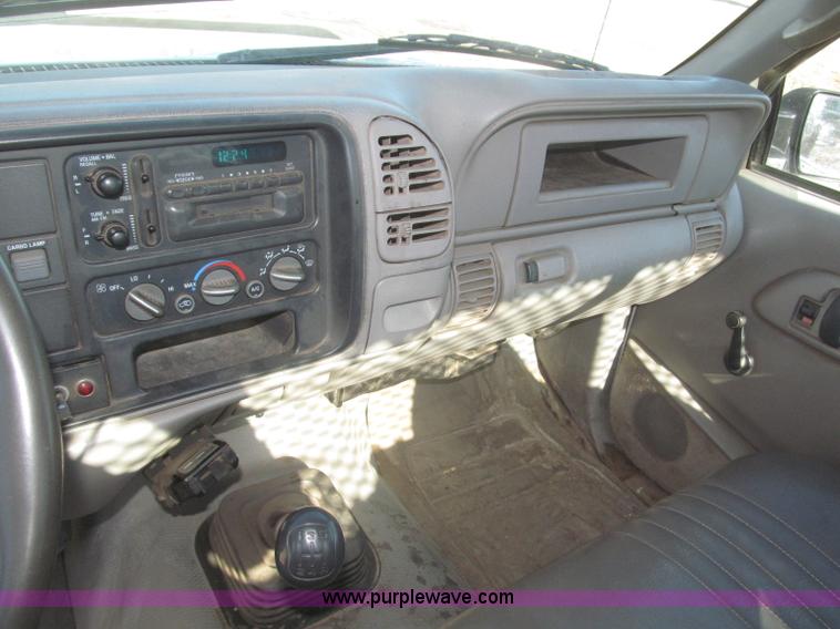 image for item F7189 1997 GMC Sierra 3500 SL flatbed truck