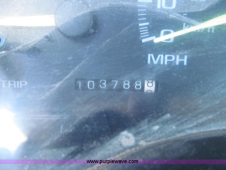 image for item F7189 1997 GMC Sierra 3500 SL flatbed truck