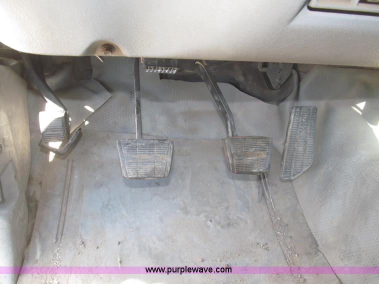 image for item F7189 1997 GMC Sierra 3500 SL flatbed truck