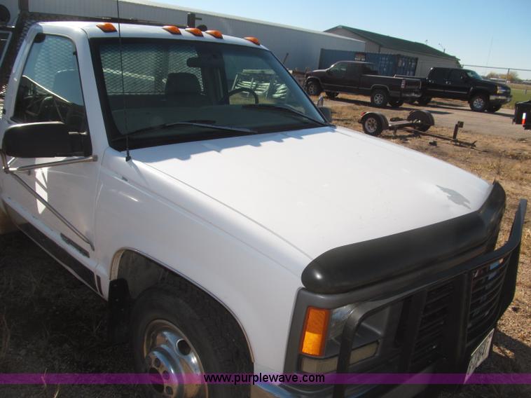 image for item F7189 1997 GMC Sierra 3500 SL flatbed truck