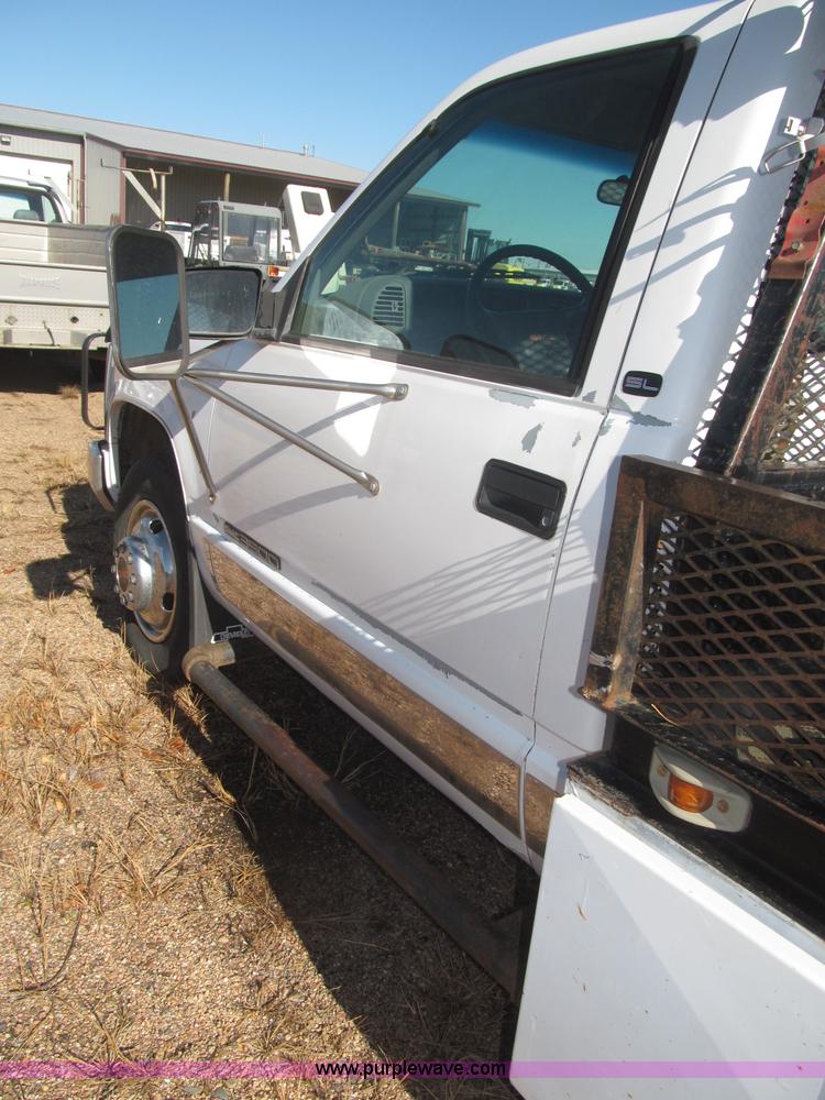 image for item F7189 1997 GMC Sierra 3500 SL flatbed truck