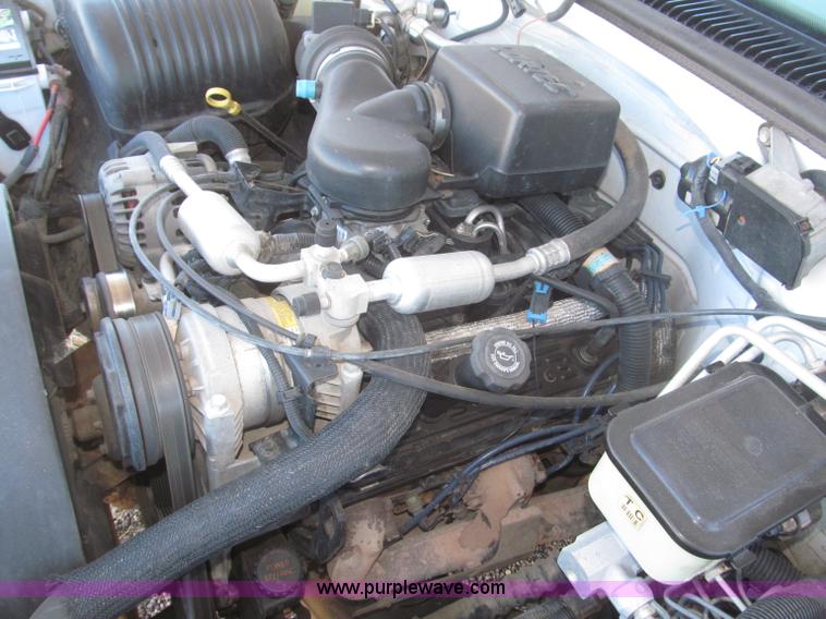 image for item F7189 1997 GMC Sierra 3500 SL flatbed truck