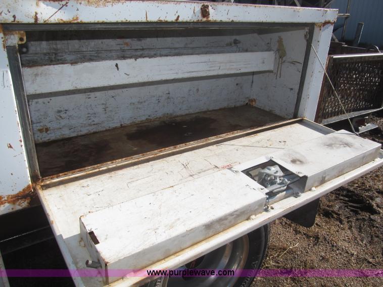 image for item F7189 1997 GMC Sierra 3500 SL flatbed truck