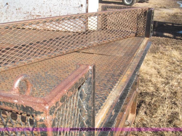 image for item F7189 1997 GMC Sierra 3500 SL flatbed truck