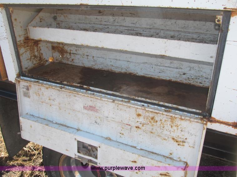 image for item F7189 1997 GMC Sierra 3500 SL flatbed truck