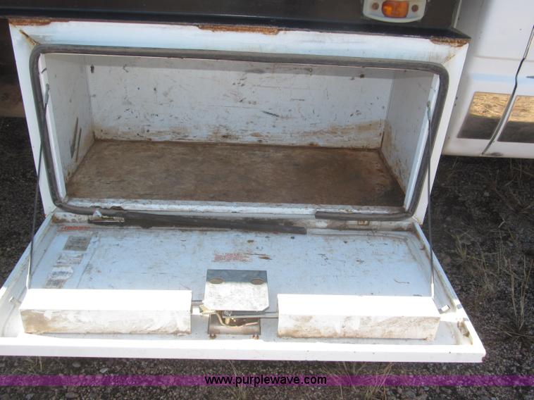 image for item F7189 1997 GMC Sierra 3500 SL flatbed truck