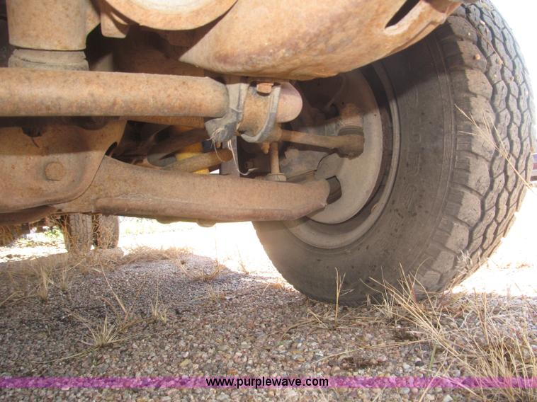 image for item F7189 1997 GMC Sierra 3500 SL flatbed truck