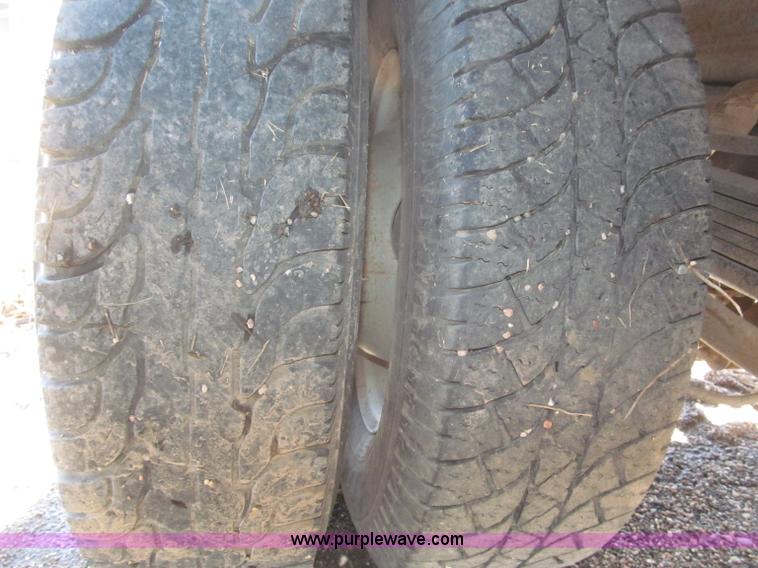 image for item F7189 1997 GMC Sierra 3500 SL flatbed truck