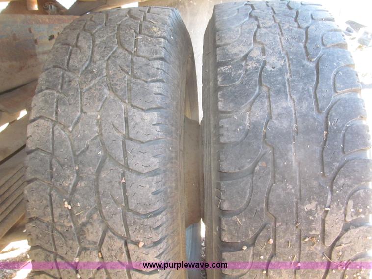 image for item F7189 1997 GMC Sierra 3500 SL flatbed truck