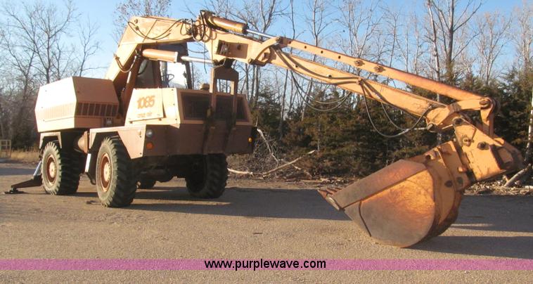image for item F7197 Case 1085B Cruz Air wheel excavator
