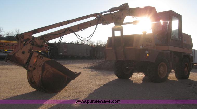 image for item F7197 Case 1085B Cruz Air wheel excavator