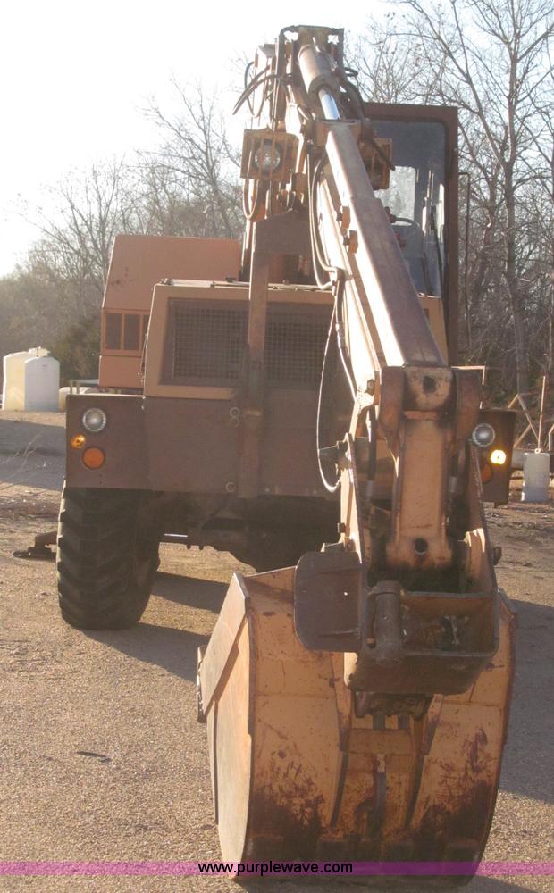 image for item F7197 Case 1085B Cruz Air wheel excavator